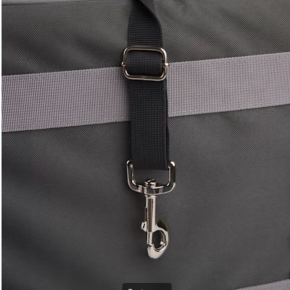 Petco car /booster seat for pets under 25 lbs - Picture 8 of 10